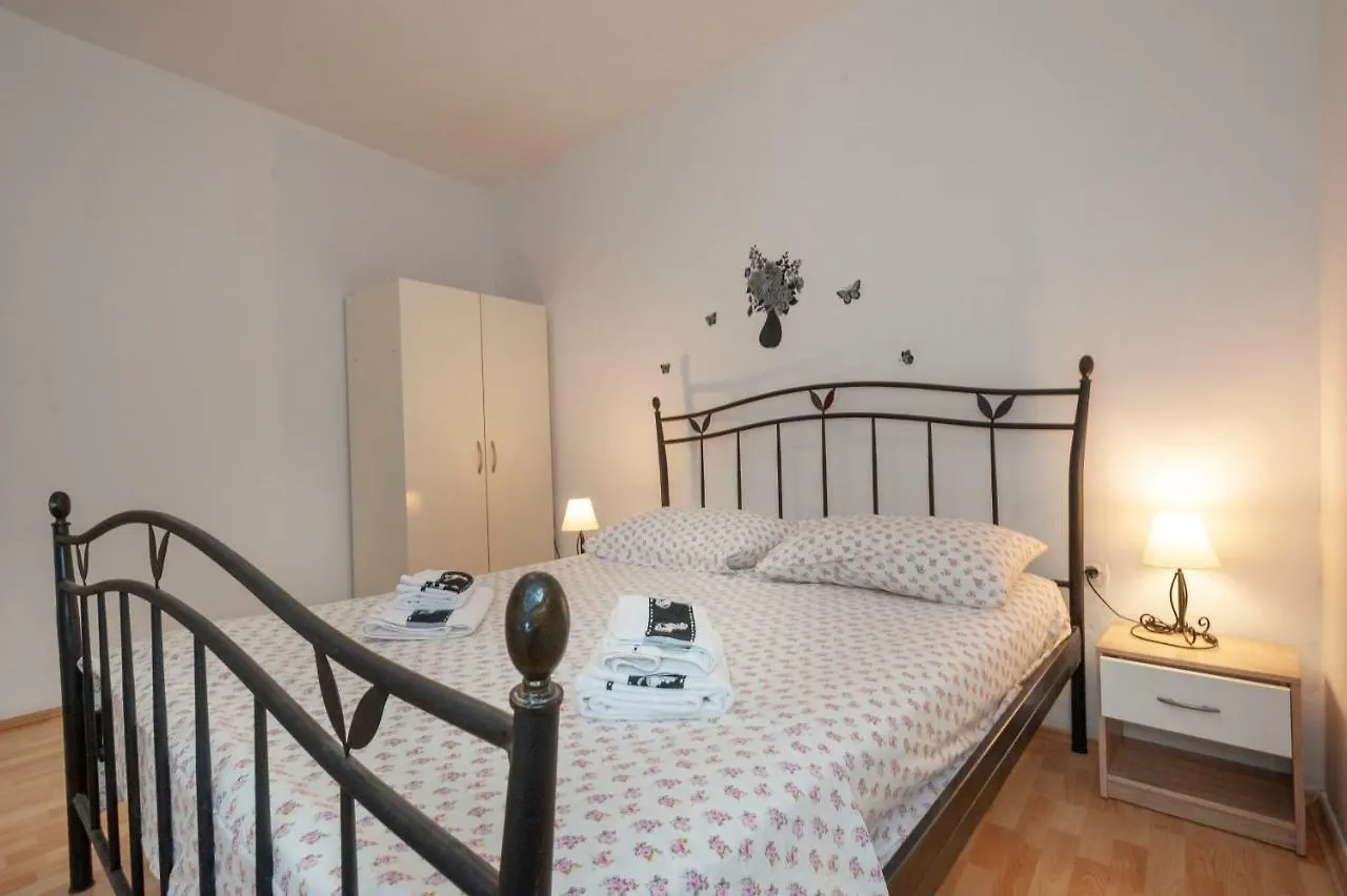 Apartments Pepi Kaštela