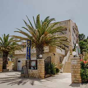 Hotel Tina, Arbanija
